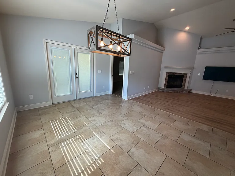 5563 Tucker Cir — Photo 8