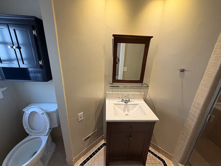 2nd bathroom en suite from 2nd bedroom