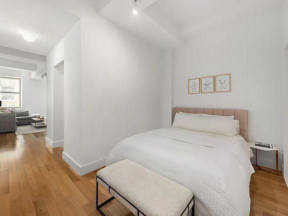 3rd image of 99 John St APT 511