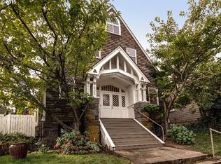 903 State St, Hood River, OR 97031
