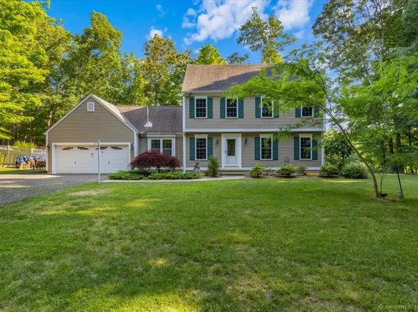27 Pleasant Valley Road, Clinton, CT 06413