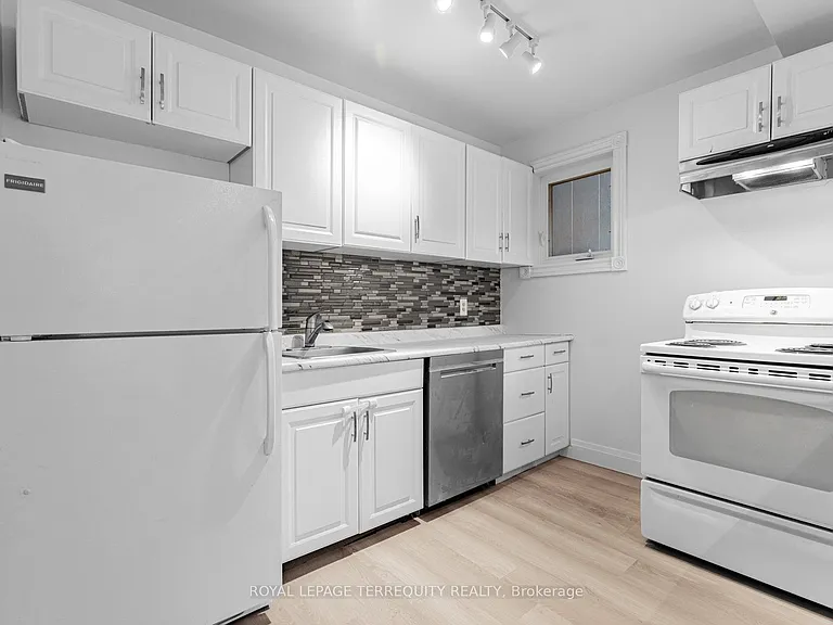 41 Summerhill Ave #2 — Photo 17