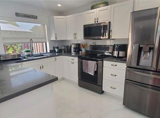 6005 NW 170th Ter, Hialeah, FL 33015