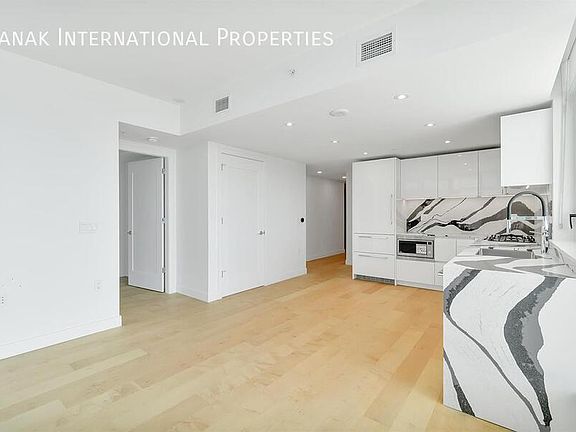 5th image of 135 E 13th St #408