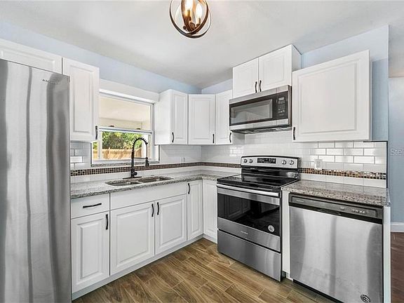 4th image of 3021 Melton St N