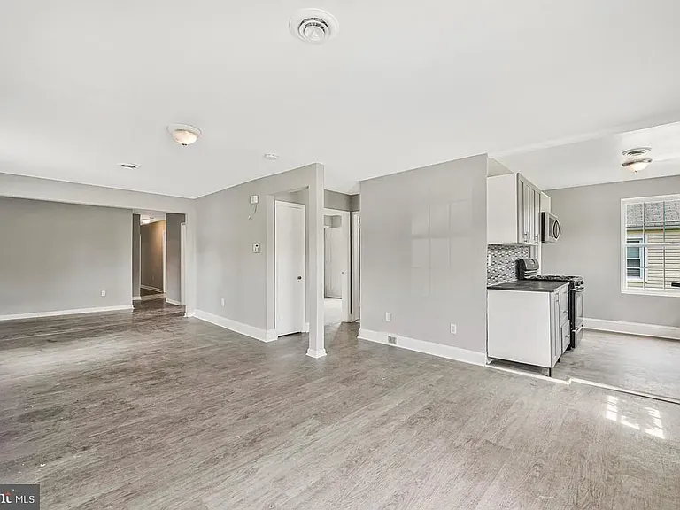 7508 Columbia Ave — Photo 4