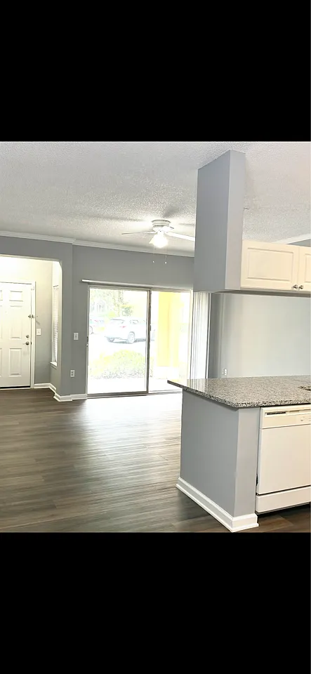 1 bed, 833 sqft, $1,325 — Photo 4