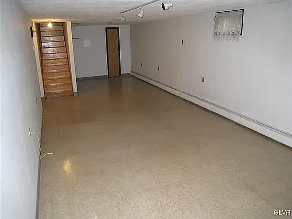 1528 Englewood St — Photo 7