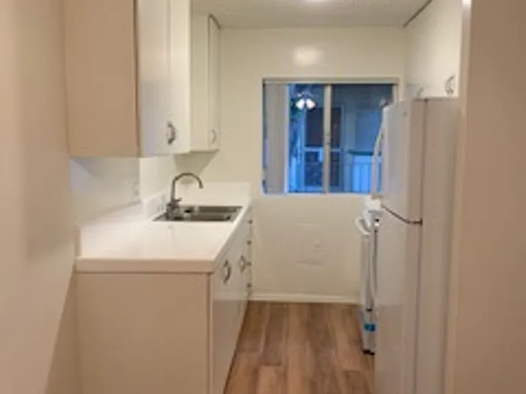 Villa Monica Apts. — Photo 2