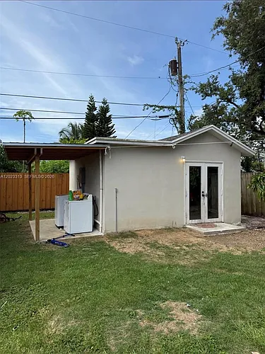 1360 NW 9th St #1 Photo 1