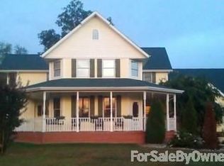 1600 Foxfire Ln, Herrin, IL 62948