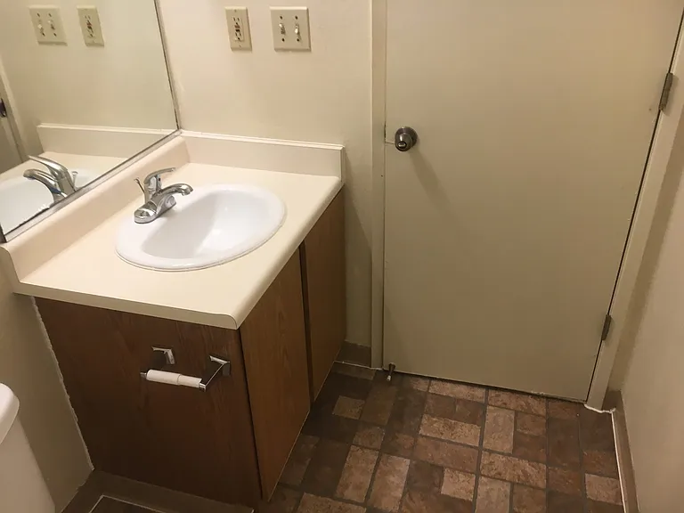 Cedarwood Apartments — Photo 14