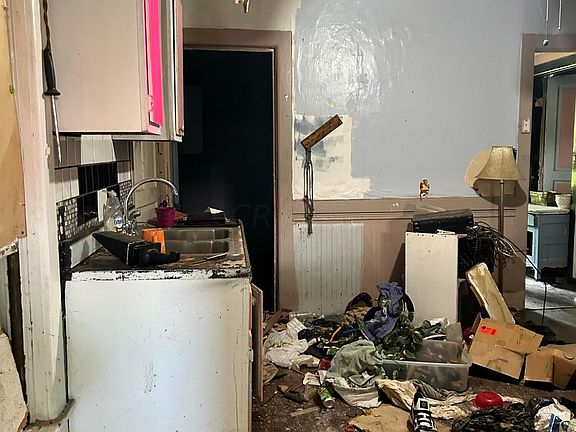 3rd image of 214 Park Blvd