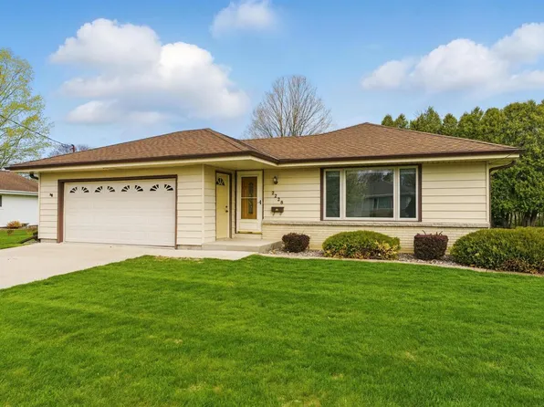 2228 Richmond AVENUE, Manitowoc, WI 54220