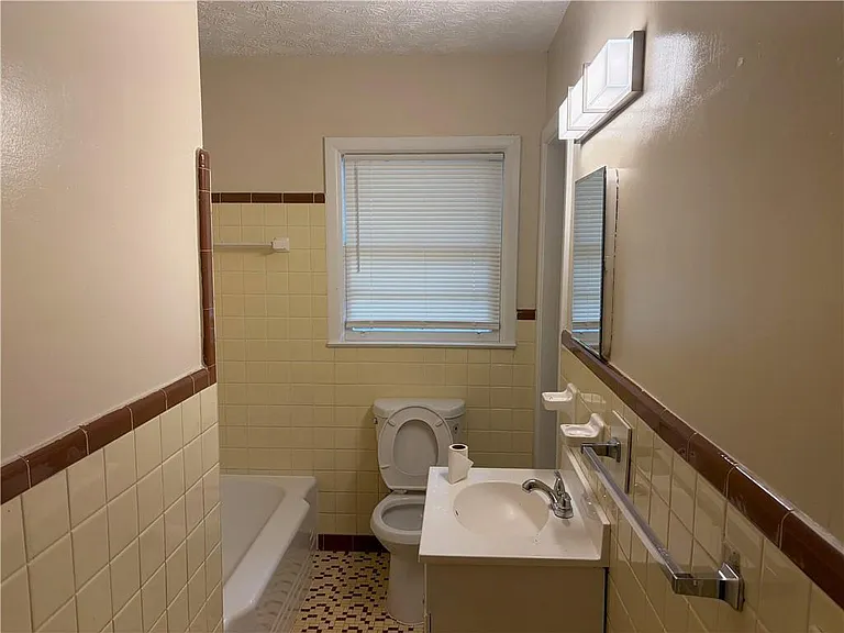 2064 Montrose Dr — Photo 8