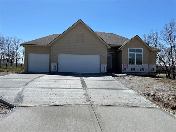 1st image of 4715 NE 84th Ter