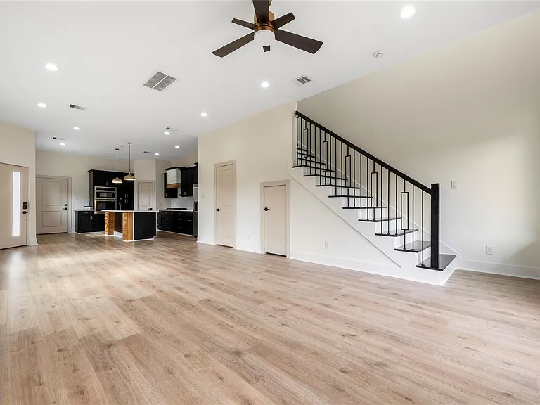 1113 Danube St — Photo 8