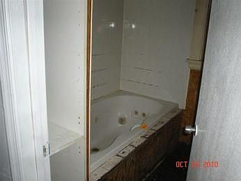 2nd image of 2701 Lochaven Blvd