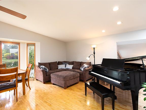 4th image of 3581 E 1st Ave