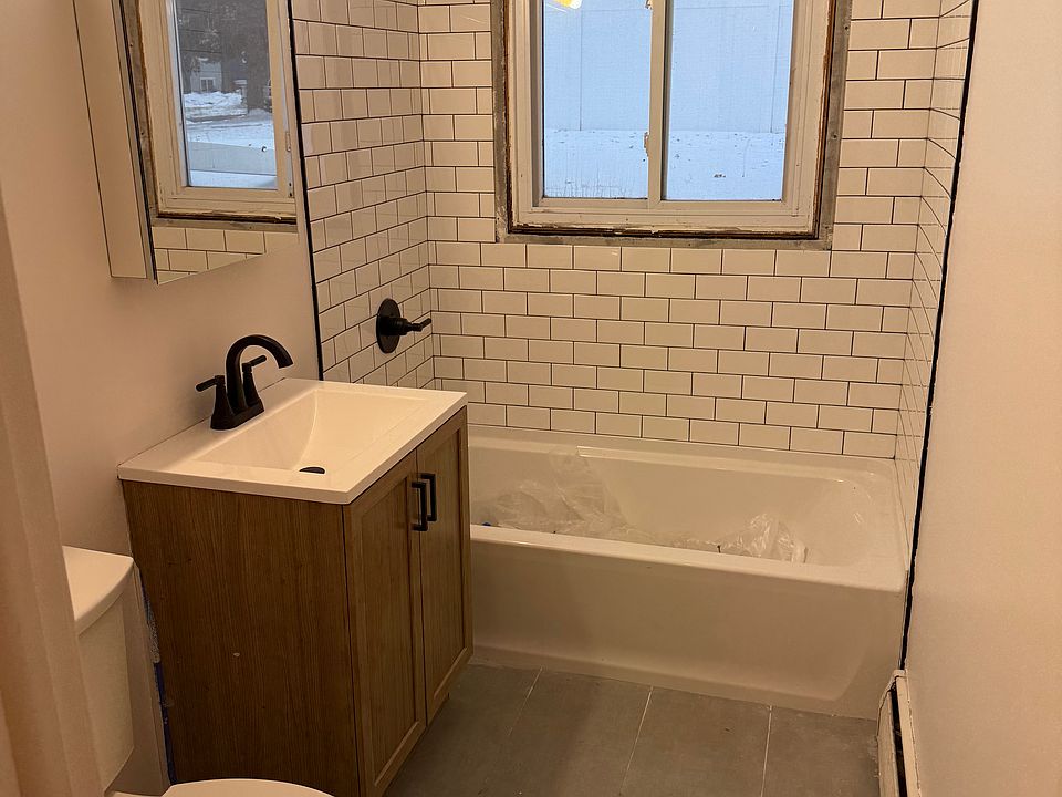 2nd image of 4847 Stewart Ave #5