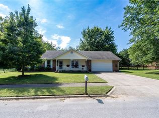 815 Maple St, Prairie Grove, AR 72753