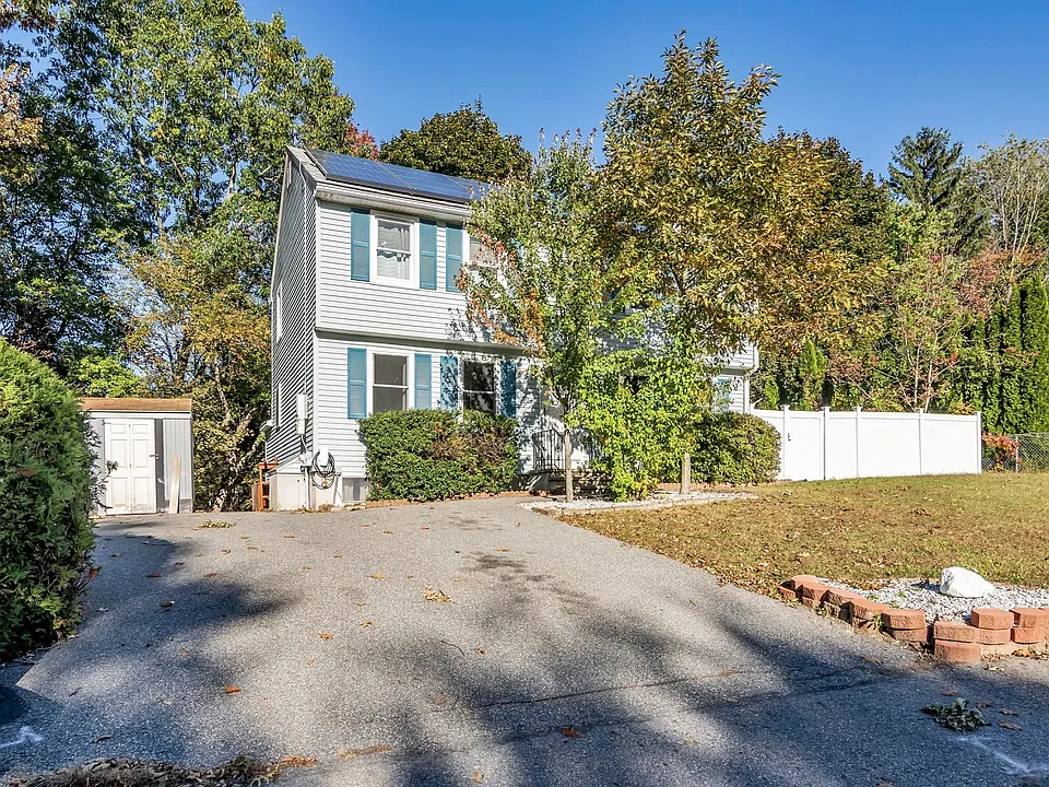 7 Royal Dr