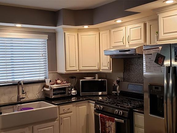 4th image of 3302 Pritchett Dr