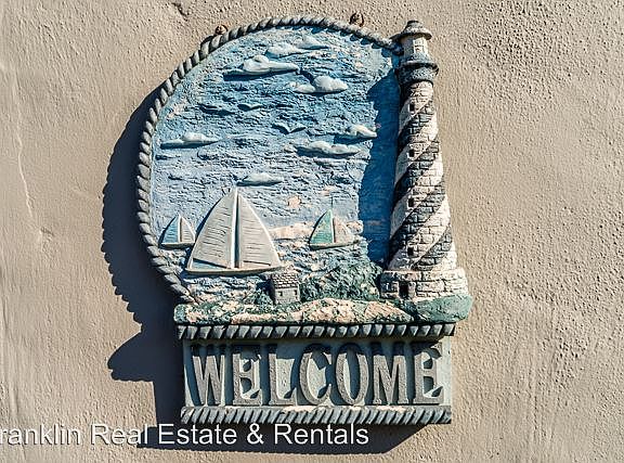 3rd image of 612 Bernardo Ave
