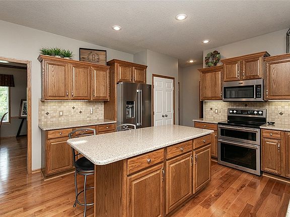 5th image of 502 NE 20th St