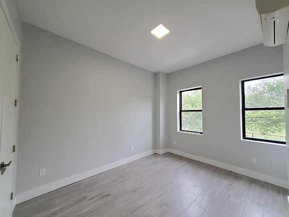 3rd image of 1019 W Side Ave #25E