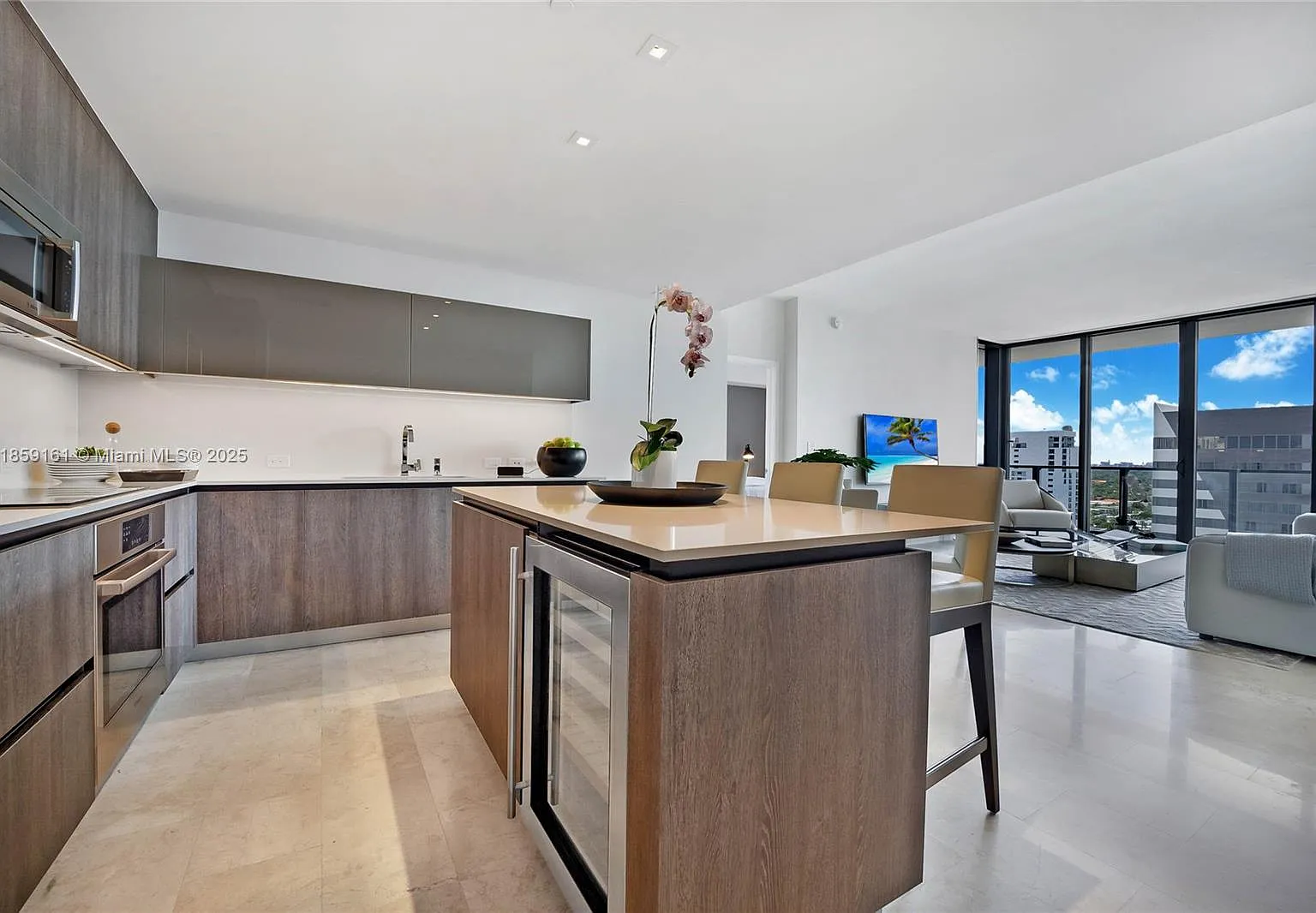 2 bed, 1370 sqft, $7,000 — Photo 2