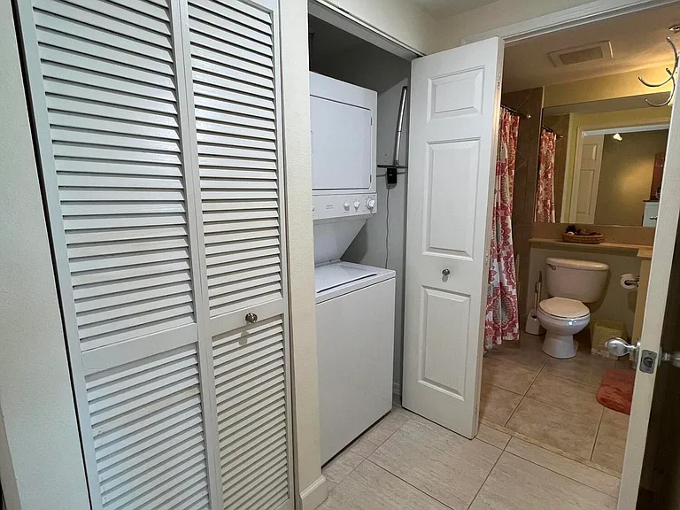 100 NE 6th St #206 — Photo 11
