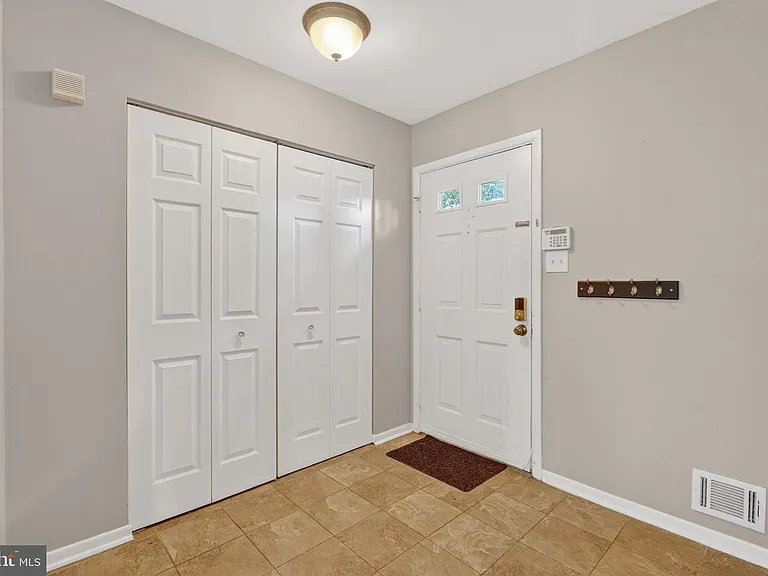 9821 Owens Ct — Photo 8