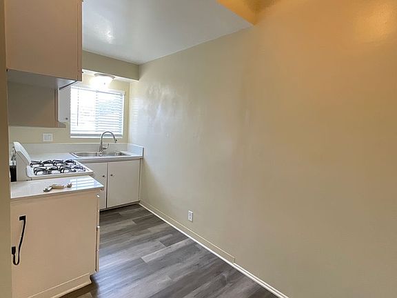 5th image of 1301 Baker St APT H