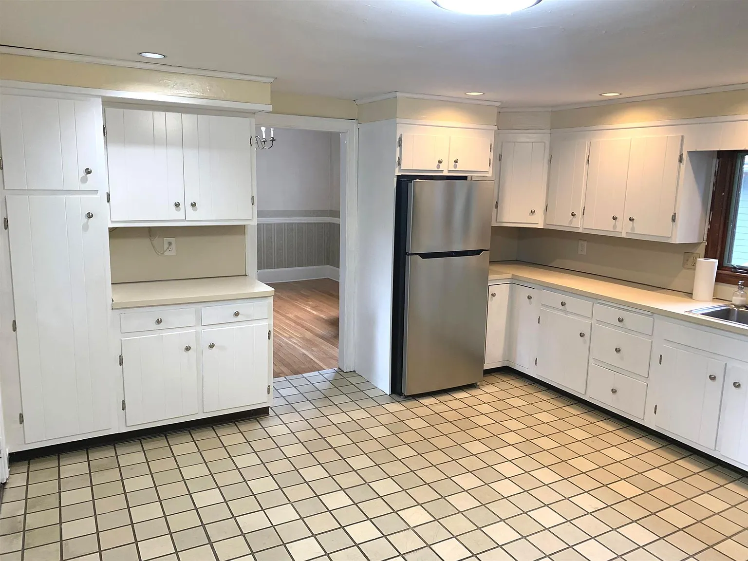 4 bed, 1638 sqft, $3,300 — Photo 3