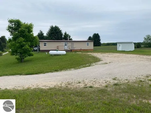 1313 Clous Rd, Kingsley, MI 49649