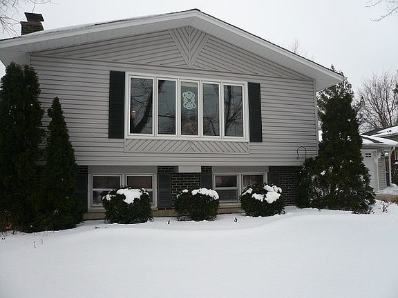 3rd image of 6201 Forestview Dr