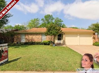 6913 Constitution Dr, Watauga, TX 76148