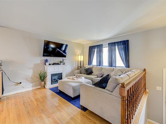 3rd image of 4163 Fuller Ln