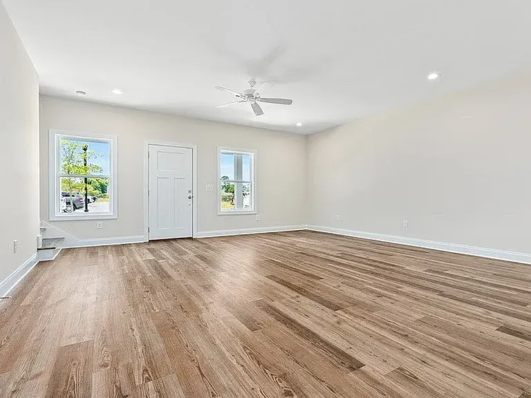3260 Academy Dr #606 — Photo 2