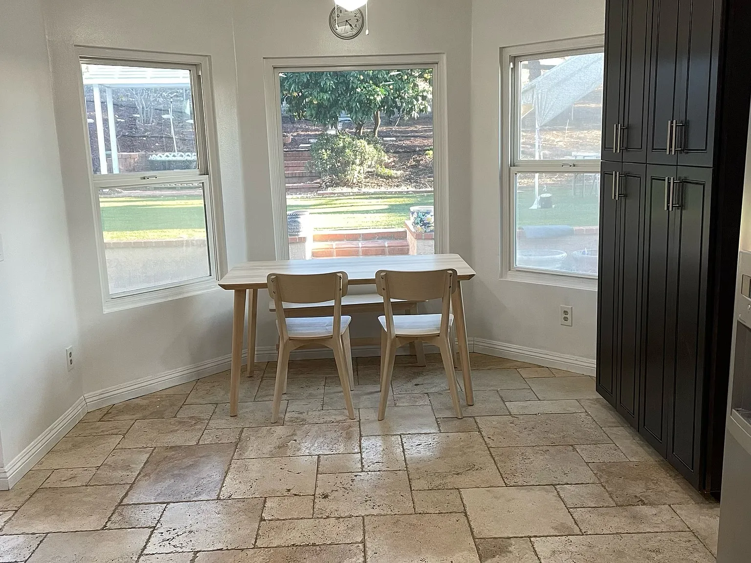 6 bed, 2500 sqft, $1,350 — Photo 2