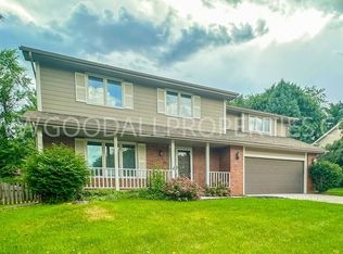 924 Prairie View Dr, West Des Moines, IA 50266