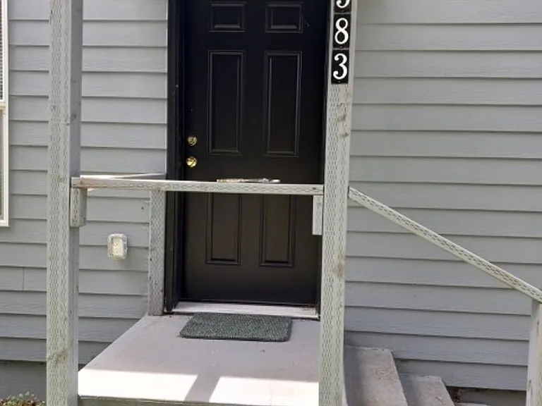 583 N Main St — Photo 2
