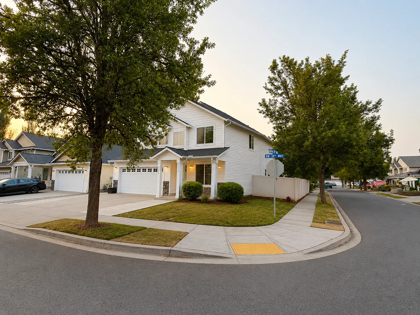 4 bed, 2.5 bath, 2401 sqft, $2,995 — Photo 3