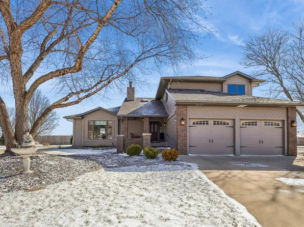 102 Orchard Cir, Indianola, IA 50125