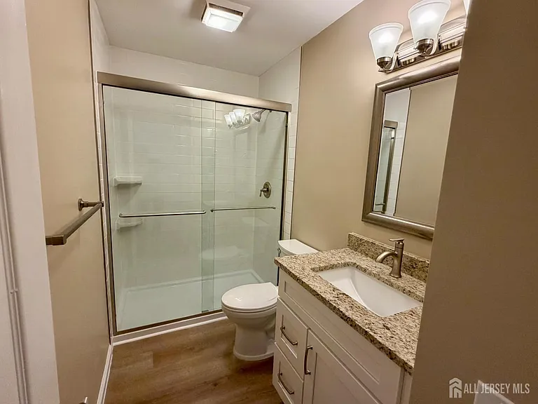 8 Benjamin Franklin Dr #F — Photo 10