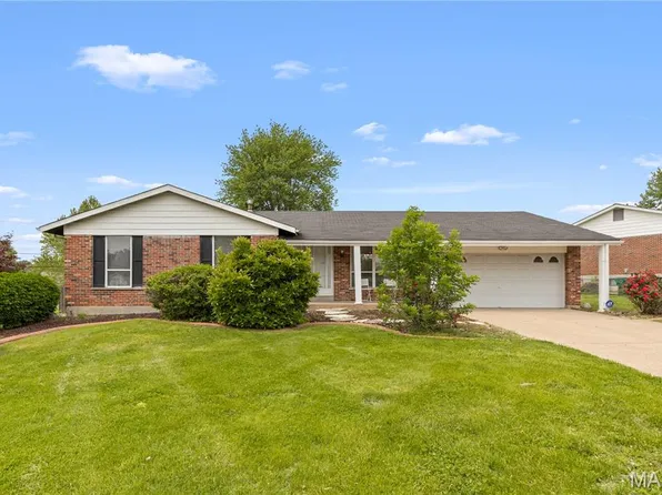 3635 Ange Dr, Florissant, MO 63034