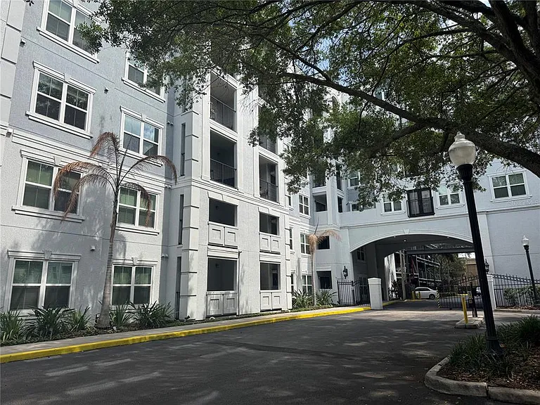 206 E South St #2018 — Photo 1