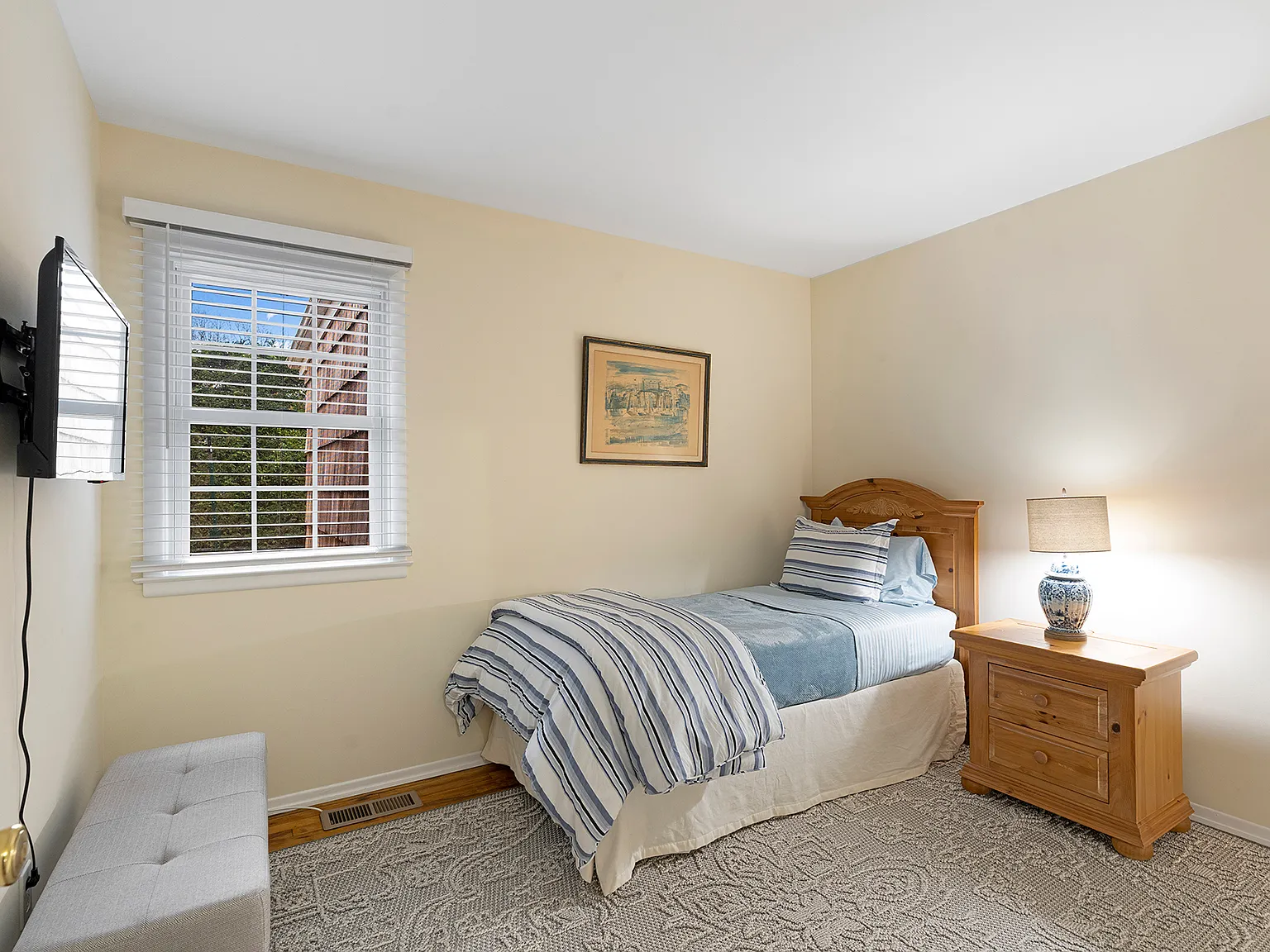 Cozy Southampton Ranch — Photo 3