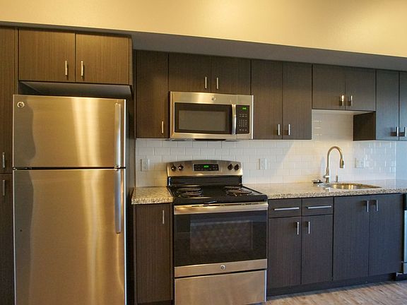 3rd image of 411 SE 14th Ave APT 302